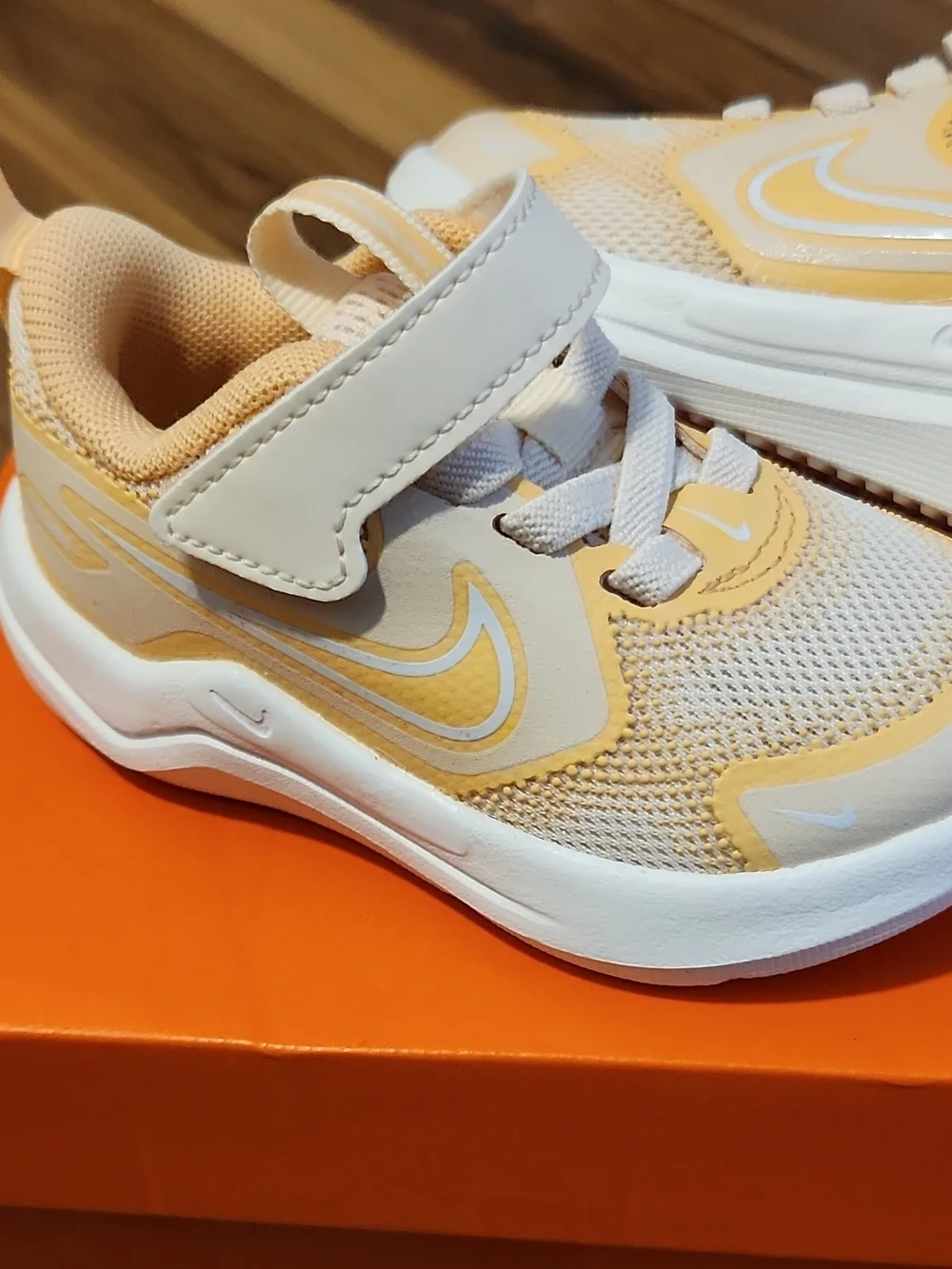 Nike Cosmic Runner 5c Kids Peach & White Velcro Sneakers New With Box [ Yellow ]
